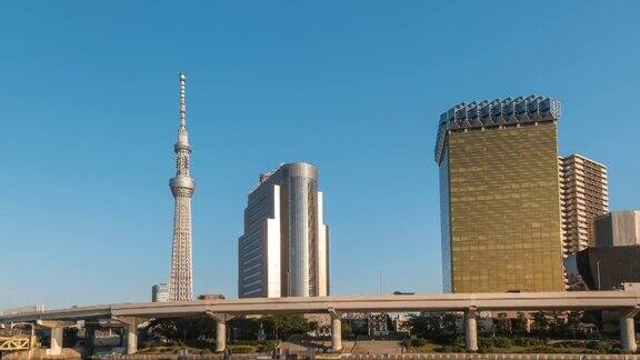 日本东京2017年10月27日:日本东京时间间隔为4K住田河和天空树的城市时间间隔