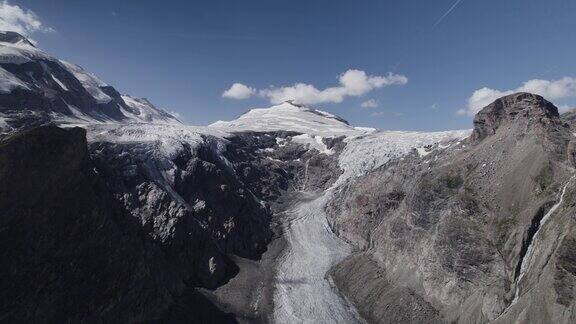 帕斯策冰川与大格洛克纳山脉和约翰尼斯堡峰奥地利无人机拍摄慢动作