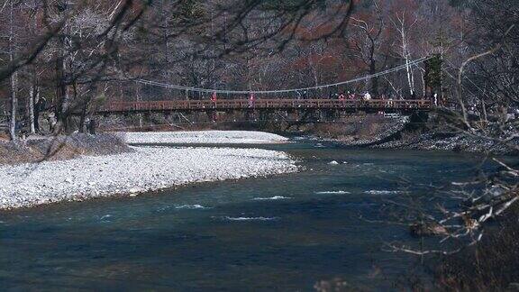 日本自然保护区的河流和桥梁