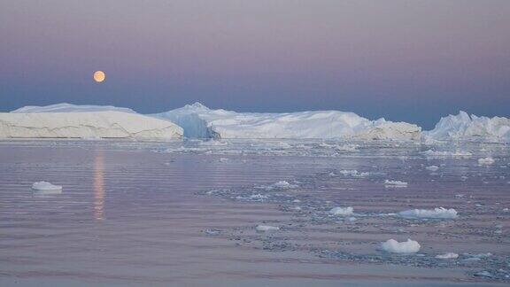 乘船格陵兰满月全景