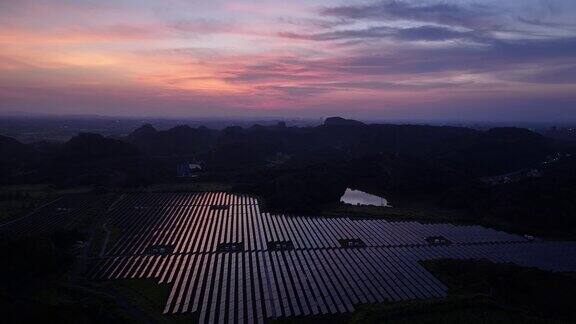 太阳能农场日落