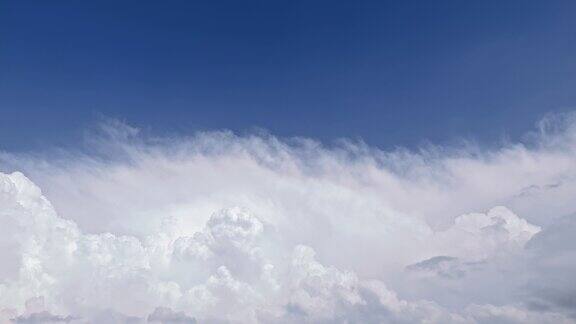 蔚蓝的天空飘着蓬松的白云Cloudscape日本