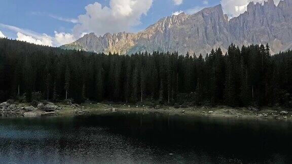 Dolomites的Carezza湖