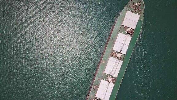 海运集装箱船航拍航迹