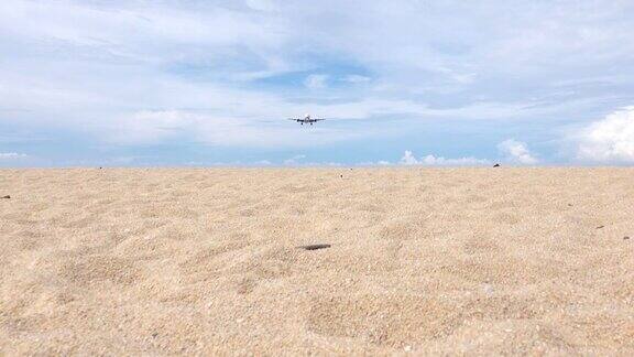 飞机在海面上降落