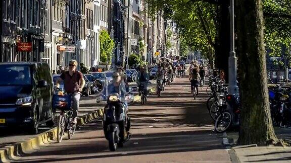 阿姆斯特丹高峰时间五点盖尔德斯·卡德下班后骑自行车回家的人