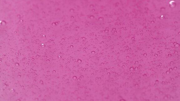 透明粉嫩彩妆精华液质地带气泡面膜