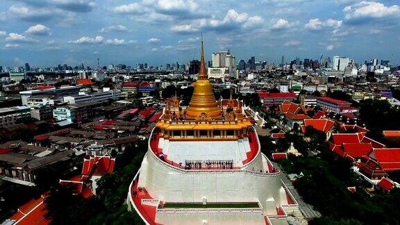 从空中俯瞰从曼谷的一个无人机WatSaket-TempleoftheGoldenMountain