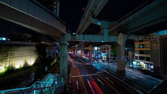 一个夜晚的时间流逝在池尾桥城市街道上的交通宽镜头