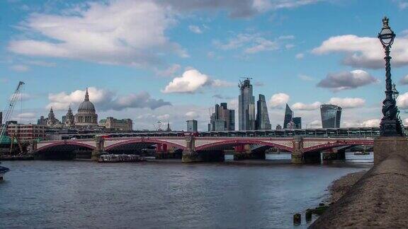英国伦敦市中心的泰晤士河和伦敦摩天大楼的4K时间间隔