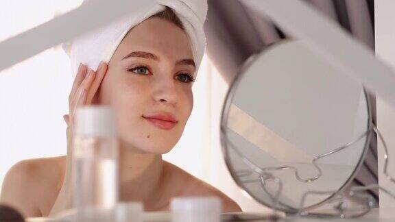 面部护理皮肤健康女性脸镜