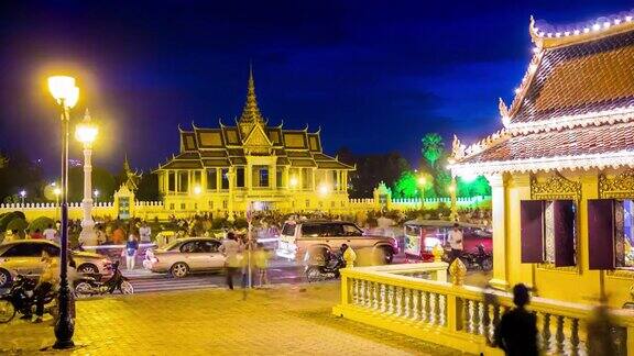 柬埔寨金边银塔附近的寺庙夜景