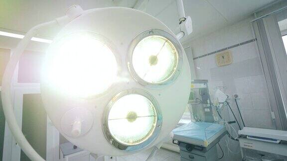 医院病房里的大灯