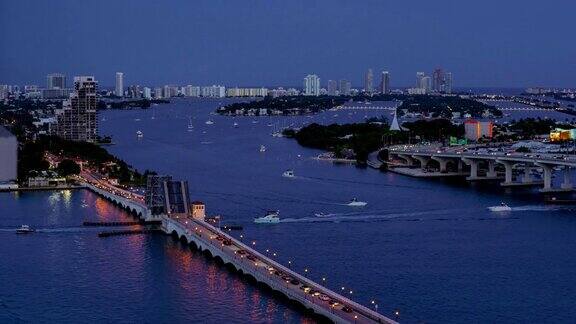 佛罗里达海湾对面的迈阿密南海滩