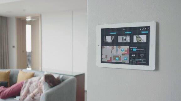 一个概念性的展示智能家居和家庭自动化控制器在现代移动应用
