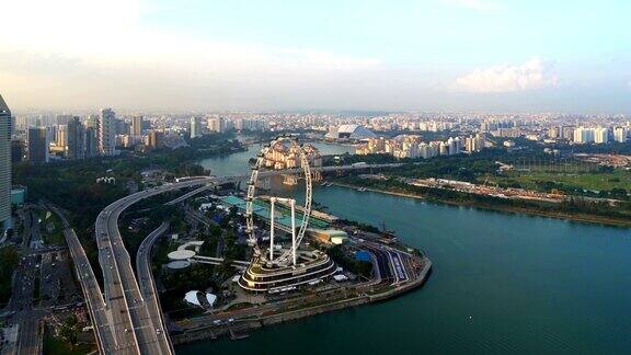 新加坡摩天观景轮和新加坡市中心金融区的摩天大楼