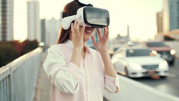 亚洲女性戴着虚拟现实耳机