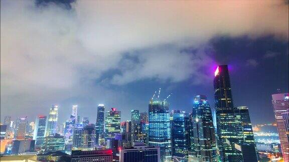 4K延时电影场景移动的云和新加坡的城市光