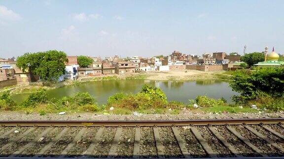 印度铁路火车轨道和景观印度实时