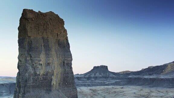 无人机在犹他州米勒峡谷拍摄的岩石顶峰