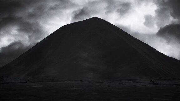 一个神秘的戏剧性的景观与巨大的黑色山脉