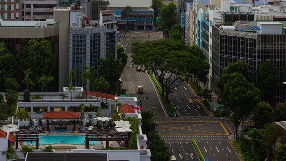 阳光明媚的一天新加坡城市中心交通街道十字路口屋顶延时全景4k