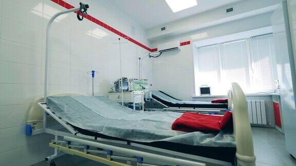 医院病房空无一人只有呼吸设备