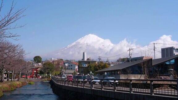 日本静冈县Fujinomiya市的富士山景色