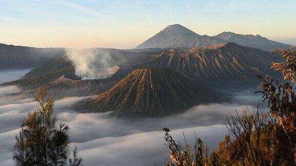 东爪哇的Bromo火山