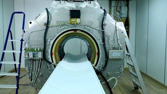 新病房改善安装了x光扫描仪空MRICTPET扫描仪MRI扫描仪上没有塑料覆盖板新建现代化医院病房配备磁共振成像设备长针4k