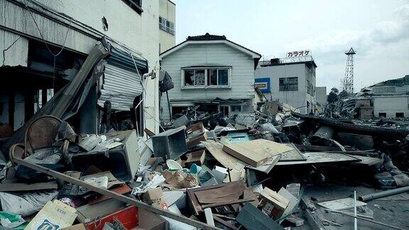 海啸过后城里被毁的房屋