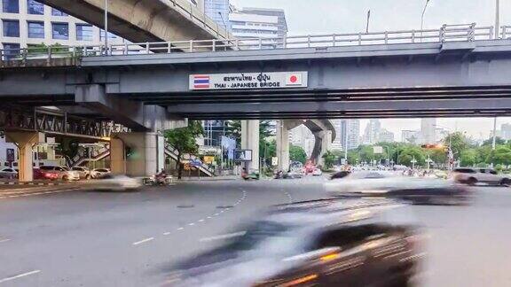 曼谷黄昏时分的十字路口
