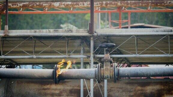 火灾来自煤气管道泄漏灭火器在工业工厂