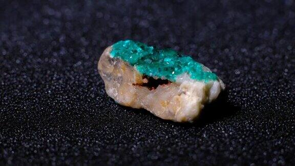 透辉石晶体宝石矿物