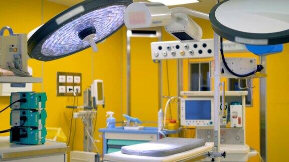 全新的手术设备和医疗家具