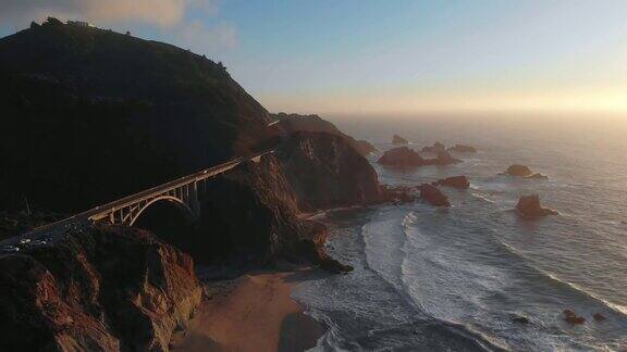 4k航拍视频-大苏尔海岸线的比克斯比溪桥美国加州