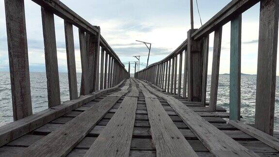 《暮光之城》的木头桥