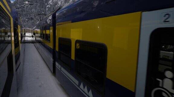 从因特拉肯到格林德沃的火车从少女山脉的视角