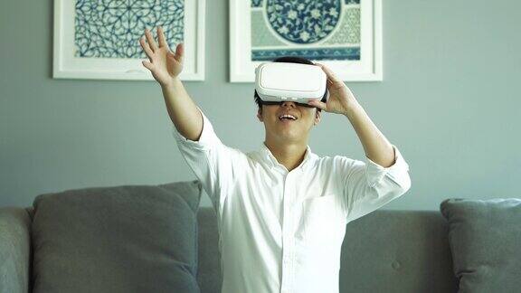 亚洲人戴着虚拟现实头盔