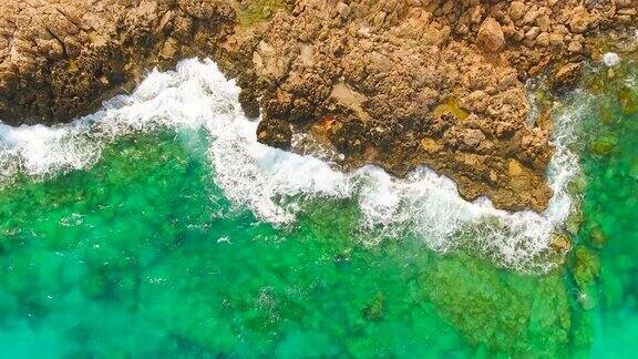 塞浦路斯圣地帕鸟瞰图美丽的风景和海浪