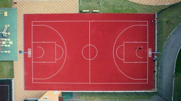 红色的运动场用来打网球和篮球4k资料片