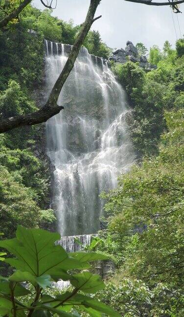 中国瀑布和溪流的风景