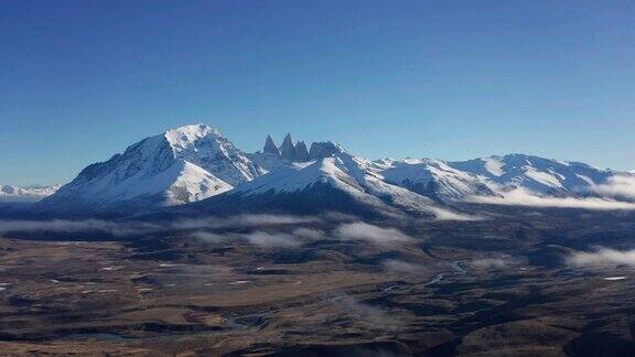 智利巴塔哥尼亚TorresdelPaine国家公园鸟瞰图