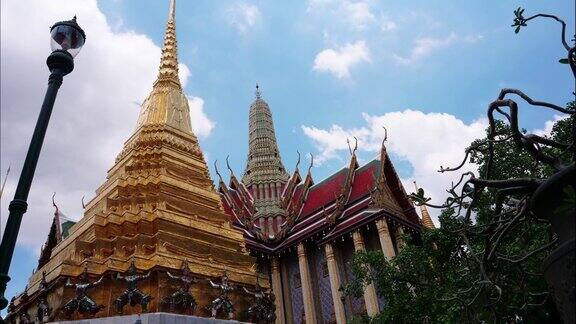 玉佛寺也被称为翡翠佛寺在大皇宫在曼谷泰国