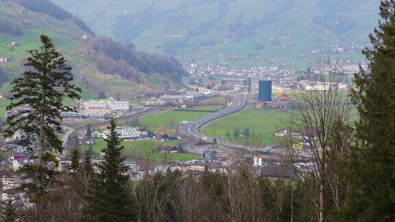 时间流逝的高速公路全景在瑞士阿尔卑斯山Seewen广州施维茨