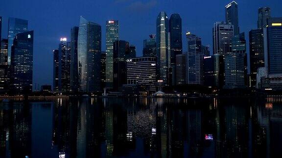 黄昏时分的新加坡城市