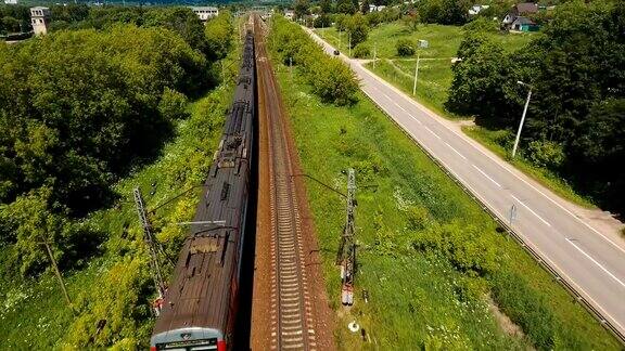 火车在铁路上行驶