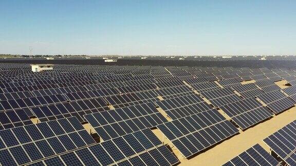 沙漠太阳能电站低角度航拍