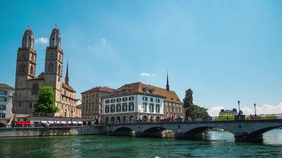 瑞士阳光明媚的一天苏黎世市著名的河上人行大桥全景4k时间的推移