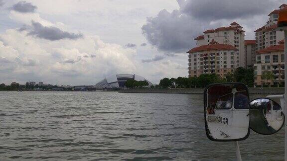 新加坡著名的鸭子船游览游览公园海岸白天时间全景4k镜头